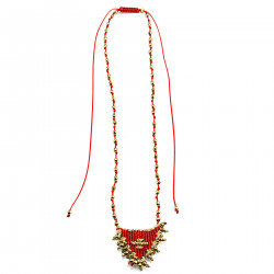 Short necklace with crochet talisman