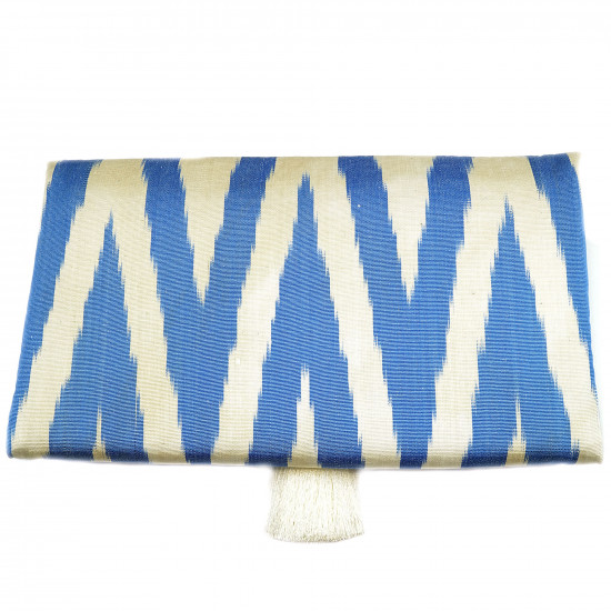Ikat clutch