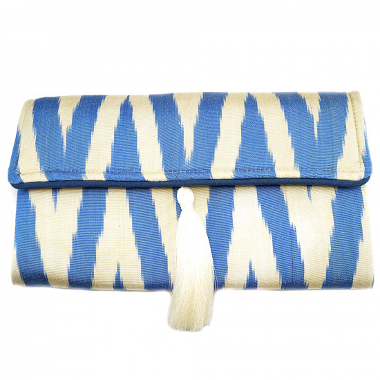 Ikat clutch