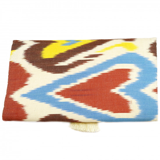 Ikat clutch