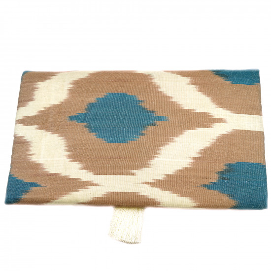 Ikat clutch