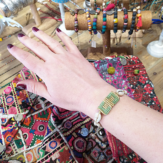Talisman bracelet with shells