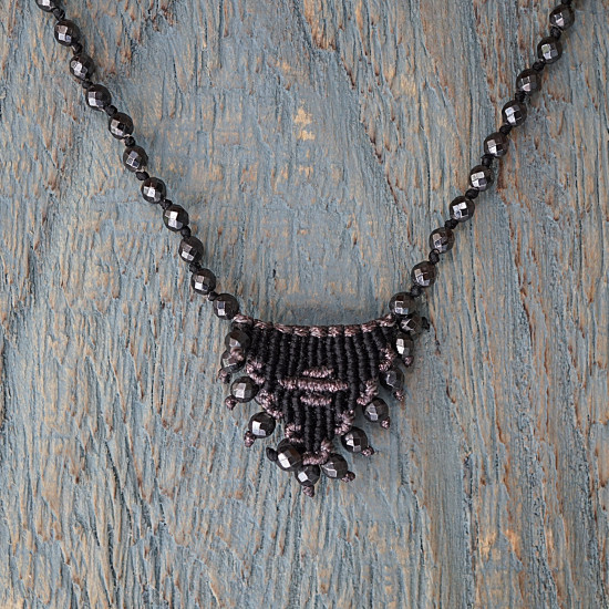 Necklace with macrame talisman 1001619