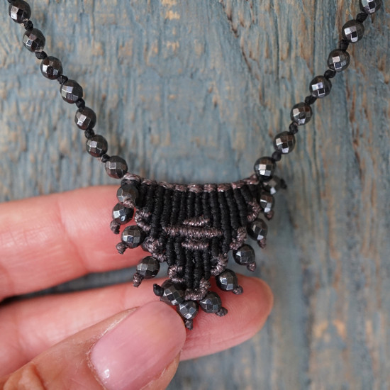 Necklace with macrame talisman 1001619