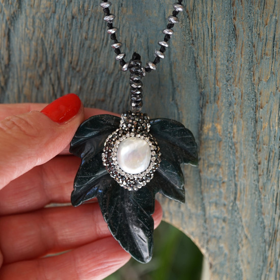 Leaf pendant necklace 1003068
