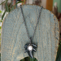 Leaf pendant necklace 1003068