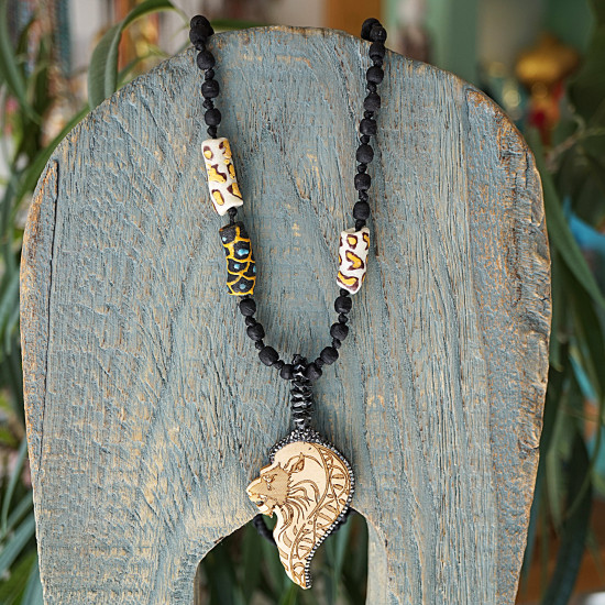 Lion pendant necklace 1003072