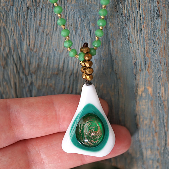 Blown glass necklace 1003188