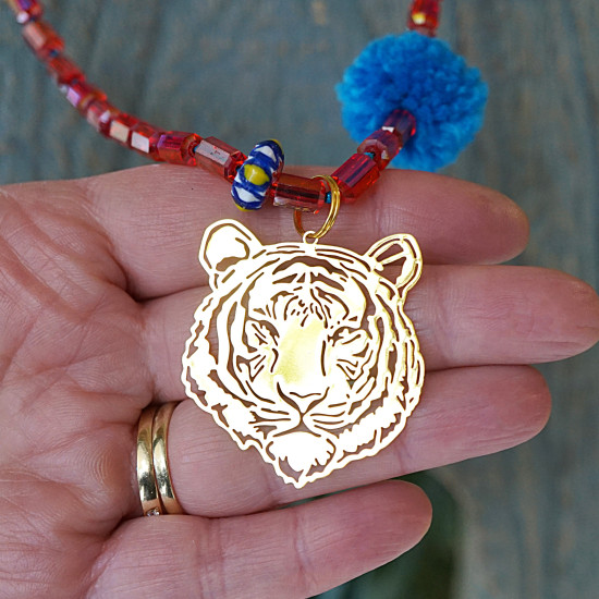 Long necklace with tiger pendant 1003250