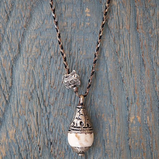 Nepalese pendant necklace 1003281