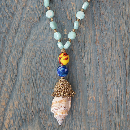 Hippie shell pendant 1003336