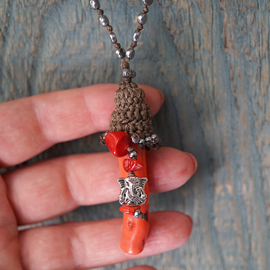 Macrame coral pendant necklace 1003371