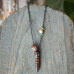 Necklace with shell pendant 1003373