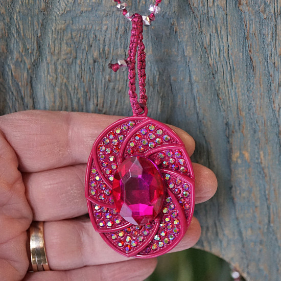 Antique style pendant necklace 1003385