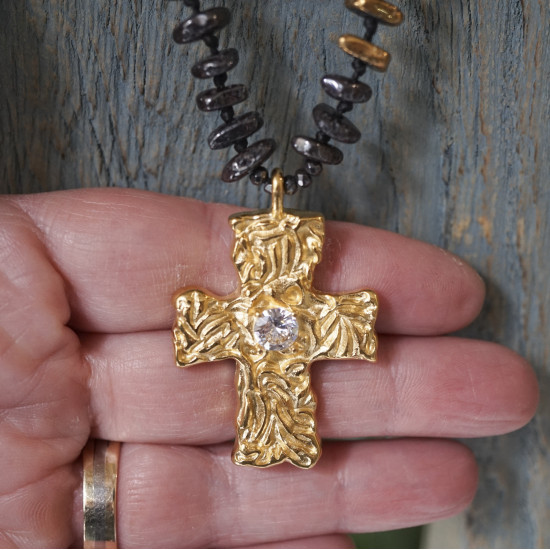 Cross pendant necklace 1003395